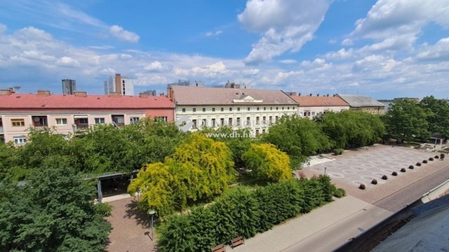 Eladó téglalakás, Szolnokon 44.9 M Ft, 3 szobás