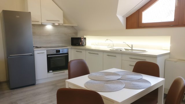 Kiadó téglalakás, albérlet, Pécsett, Flórián utcában