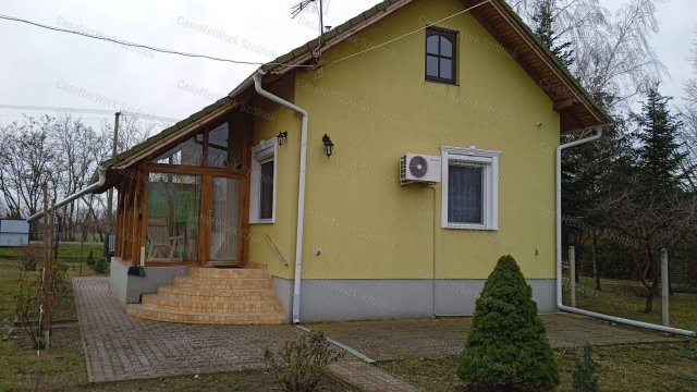 Eladó családi ház, Tiszaföldváron 38 M Ft, 2 szobás