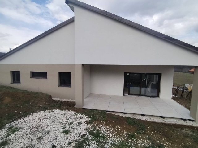 Eladó családi ház, Szendehelyen 103.9 M Ft, 5 szobás