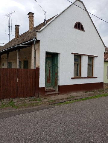 Eladó családi ház, Bátaszéken 17.2 M Ft, 6 szobás