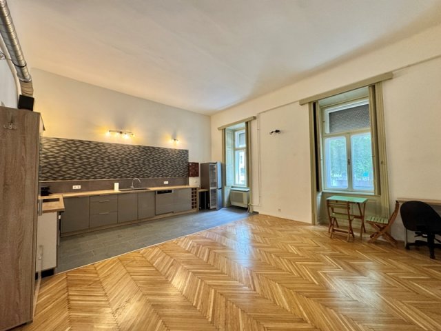 Kiadó téglalakás, albérlet, Pécsett 200 E Ft / hó, 2 szobás