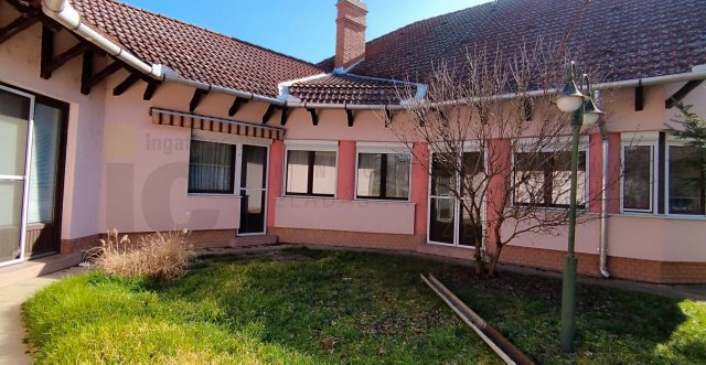 Eladó családi ház, Szegeden 84.9 M Ft, 4+2 szobás