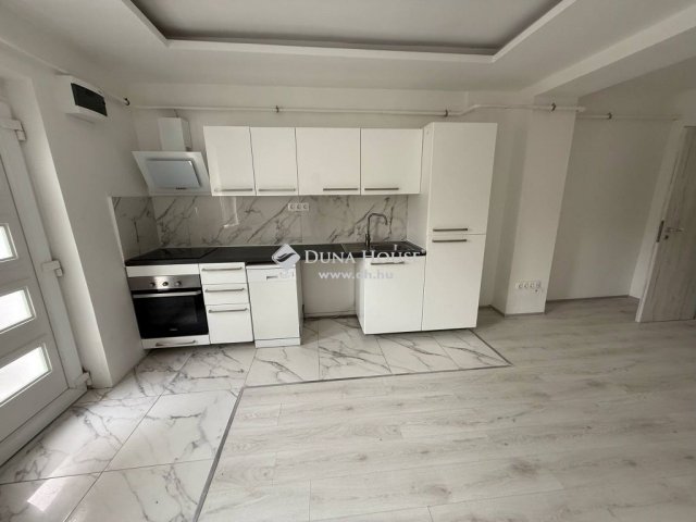 Eladó családi ház, Vecsésen 29.5 M Ft, 1 szobás