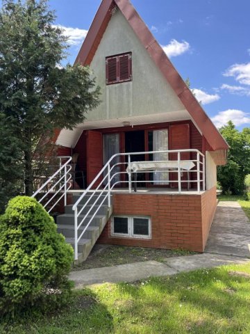 Eladó nyaraló, Szigetbecsén 75 M Ft, 3 szobás