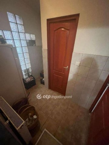 Eladó családi ház, Csemőn 57 M Ft, 4 szobás