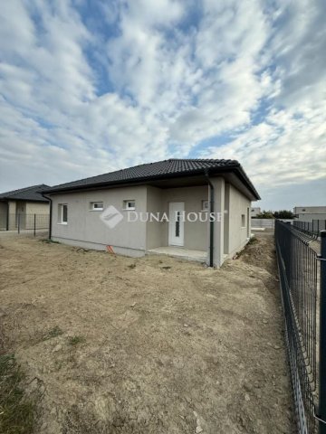 Eladó családi ház, Mosonmagyaróváron 75.9 M Ft, 4 szobás