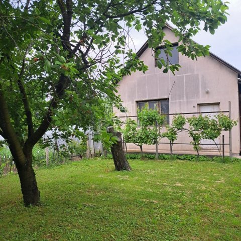 Eladó sorház, Pétfürdőn 60 M Ft, 4 szobás