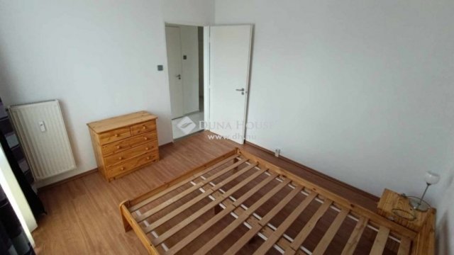 Eladó panellakás, Pécsett 44.7 M Ft, 2 szobás