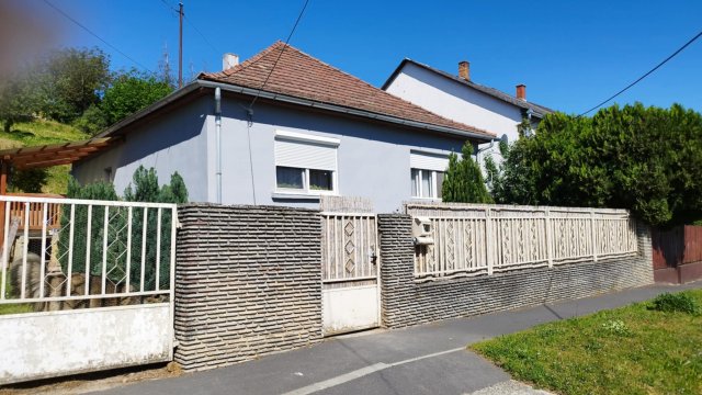 Eladó családi ház, Kaposváron 33 M Ft, 3 szobás