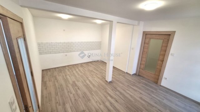 Eladó téglalakás, Albertirsán 33 M Ft, 2 szobás