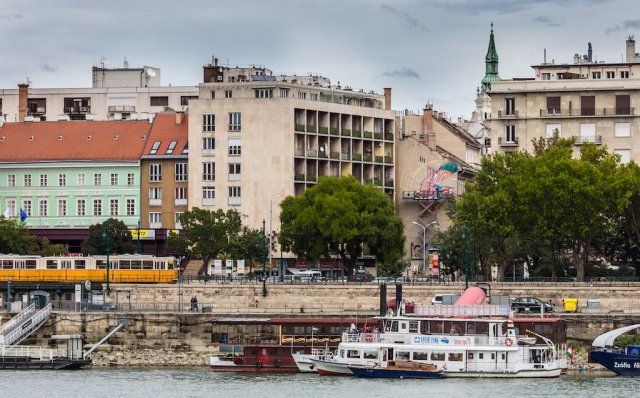 Eladó téglalakás, Budapesten, V. kerületben, Petőfi téren