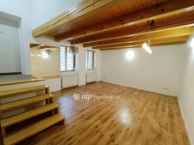 Eladó téglalakás, Budapesten, VI. kerületben 69.9 M Ft, 2 szobás