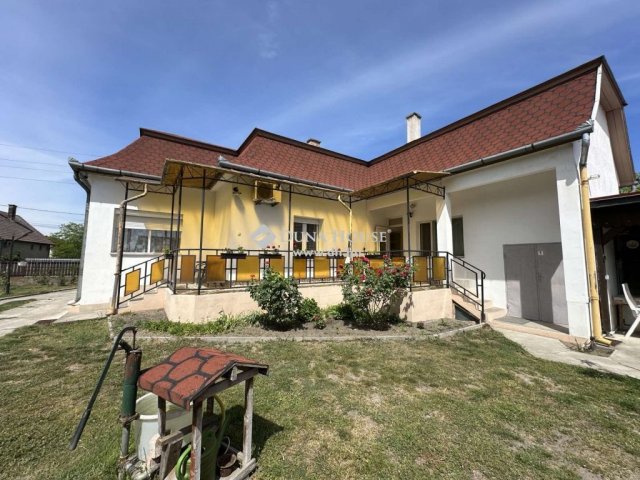 Eladó családi ház, Ráckevén 59.99 M Ft, 2 szobás