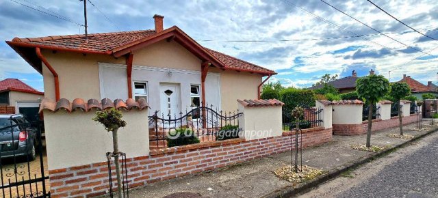 Eladó családi ház, Debrecenben 140 M Ft, 6 szobás