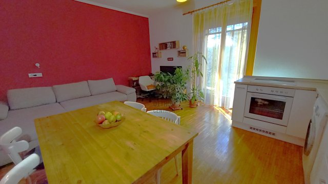 Eladó téglalakás, Szekszárdon 49.99 M Ft, 3 szobás