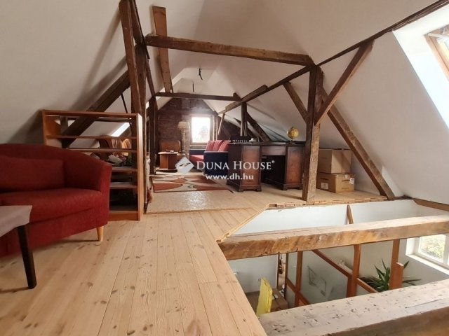 Eladó családi ház, Budapesten, III. kerületben 269.99 M Ft