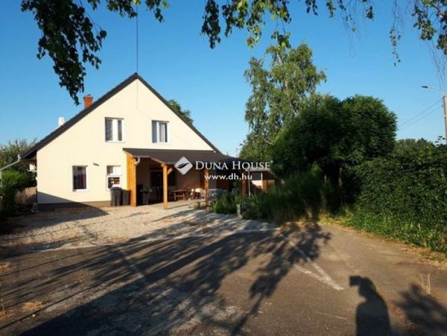 Eladó családi ház, Szajkon 65 M Ft, 6 szobás