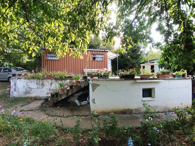 Eladó nyaraló, Vácon 11.9 M Ft, 1 szobás / költözzbe.hu