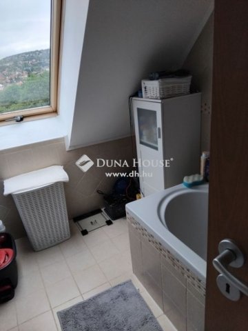 Eladó téglalakás, Pécsett 49 M Ft, 3 szobás