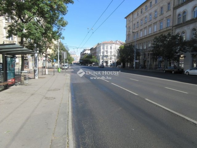 Eladó üzlethelyiség, Budapesten, V. kerületben 371.68 M Ft