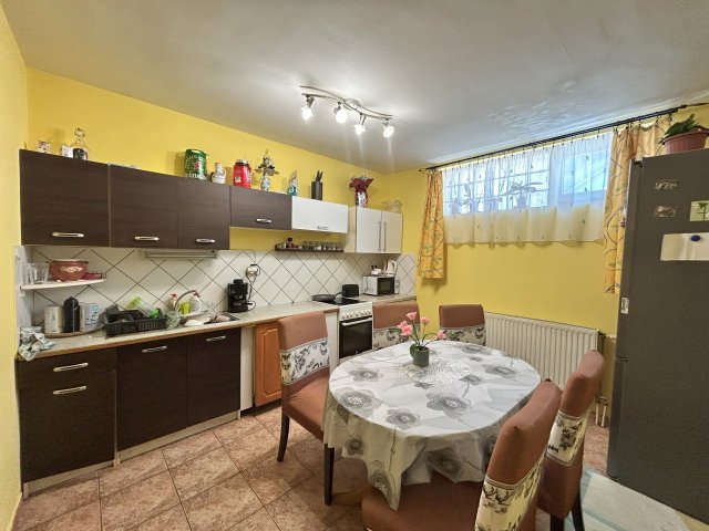 Eladó téglalakás, Mosonmagyaróváron 34.99 M Ft, 4 szobás
