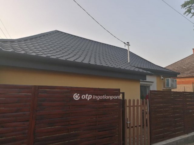 Eladó családi ház, Nagykállóban 30 M Ft, 2 szobás