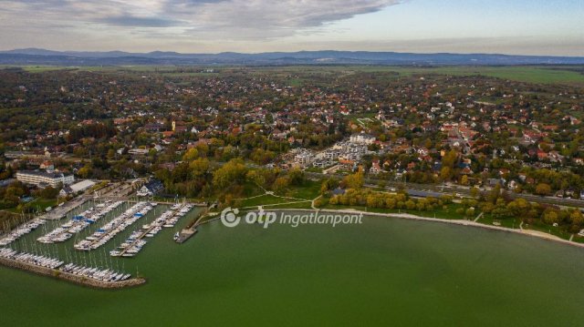 Eladó téglalakás, Balatonkenesén 89 M Ft, 2 szobás