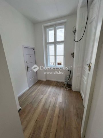 Eladó téglalakás, Budapesten, IX. kerületben 33.9 M Ft, 1 szobás