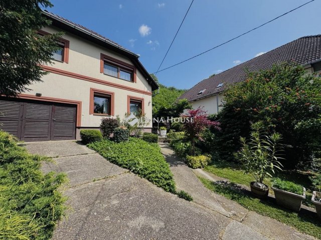 Eladó családi ház, Pécsett 94.99 M Ft, 4 szobás