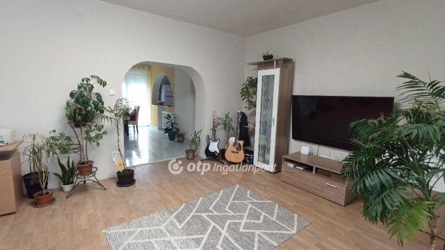 Eladó családi ház, Jászfényszarun 45.9 M Ft, 5 szobás