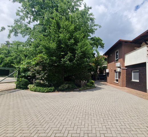 Eladó családi ház, Szigetszentmiklóson 138 M Ft, 8 szobás