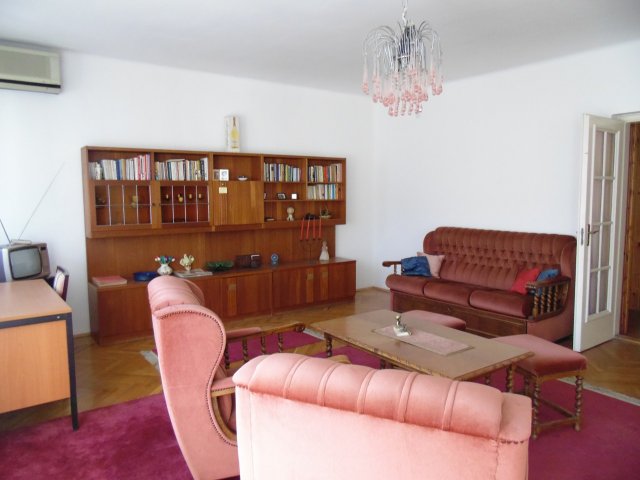 Kiadó téglalakás, albérlet, Szegeden 280 E Ft / hó, 3 szobás