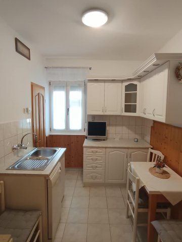 Eladó téglalakás, Esztergomban 45 M Ft, 1 szobás