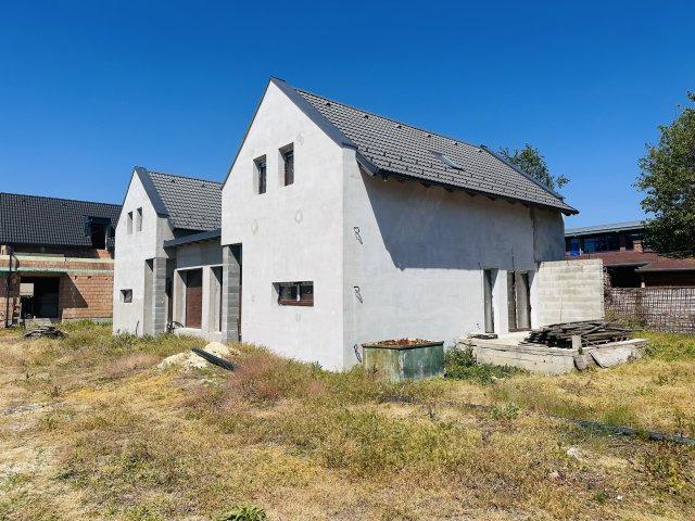 Eladó ikerház, Keszthelyen 98 M Ft, 4 szobás