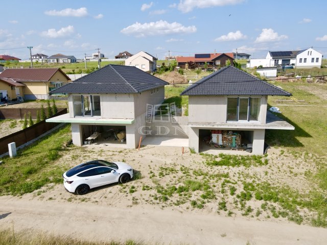 Eladó ikerház, Hatvanban 82 M Ft, 4 szobás / költözzbe.hu