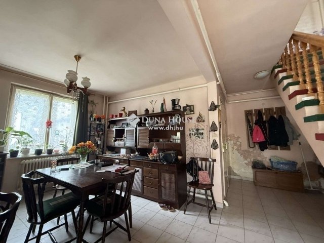 Eladó ikerház, Gödöllőn 64.2 M Ft, 5 szobás