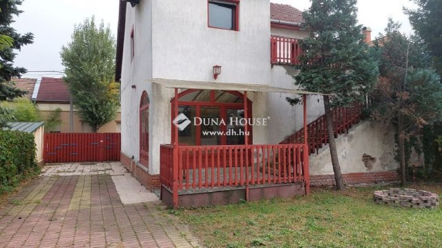 Eladó családi ház, Budapesten, XV. kerületben, Fazekas soron