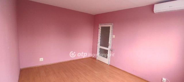 Eladó panellakás, Debrecenben 39.9 M Ft, 2 szobás