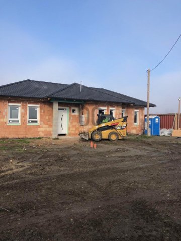 Eladó családi ház, Szigetbecsén 79.9 M Ft, 5 szobás