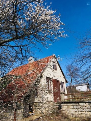 Eladó családi ház, Pécsett 6.9 M Ft, 1 szobás