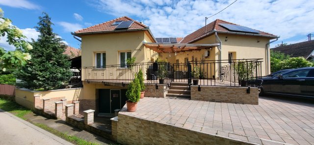 Eladó családi ház, Nagybörzsönyön 107.9 M Ft, 6 szobás
