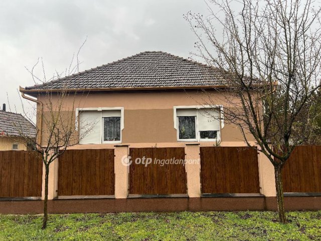 Eladó családi ház, Újszilváson 44.9 M Ft, 3 szobás