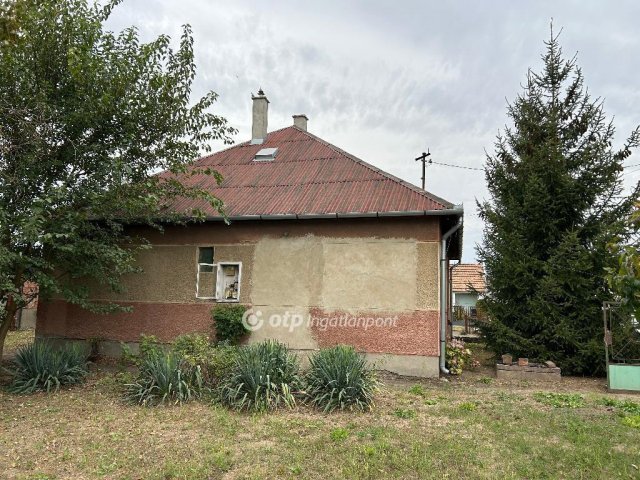 Eladó családi ház, Demecseren 10.9 M Ft, 3 szobás