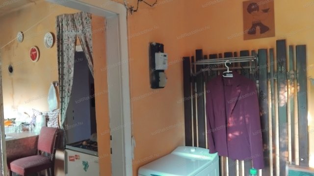 Eladó családi ház, Jászladányon 4.5 M Ft, 2 szobás