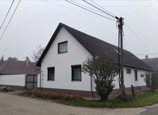 Eladó családi ház, Cegléden 72.8 M Ft, 5 szobás