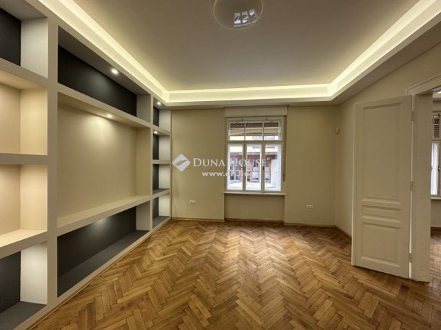 Kiadó téglalakás, albérlet, Pécsett 300 E Ft / hó, 3 szobás