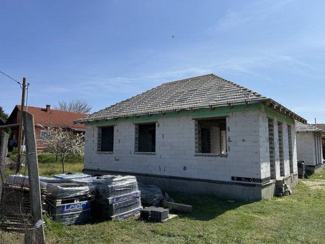 Eladó ikerház, Dabason 74 M Ft, 4 szobás / költözzbe.hu