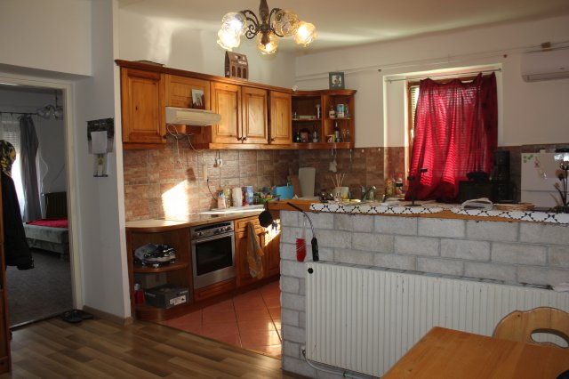 Eladó családi ház, Szanyon 31.9 M Ft, 2 szobás