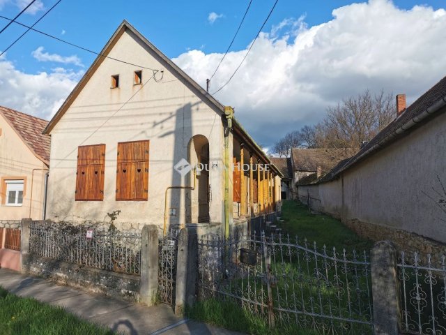 Eladó családi ház, Bonyhádon 10 M Ft, 4 szobás